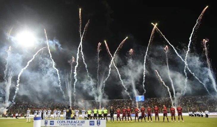 Gran recibimiento a los equipos en Encarnación. Foto: Andrés Catalán/Última Hora